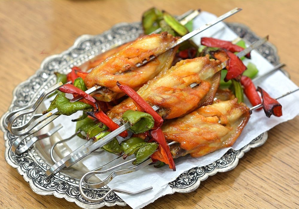 Cánh gà nướng bơ tỏi thơm lừng, vàng óng