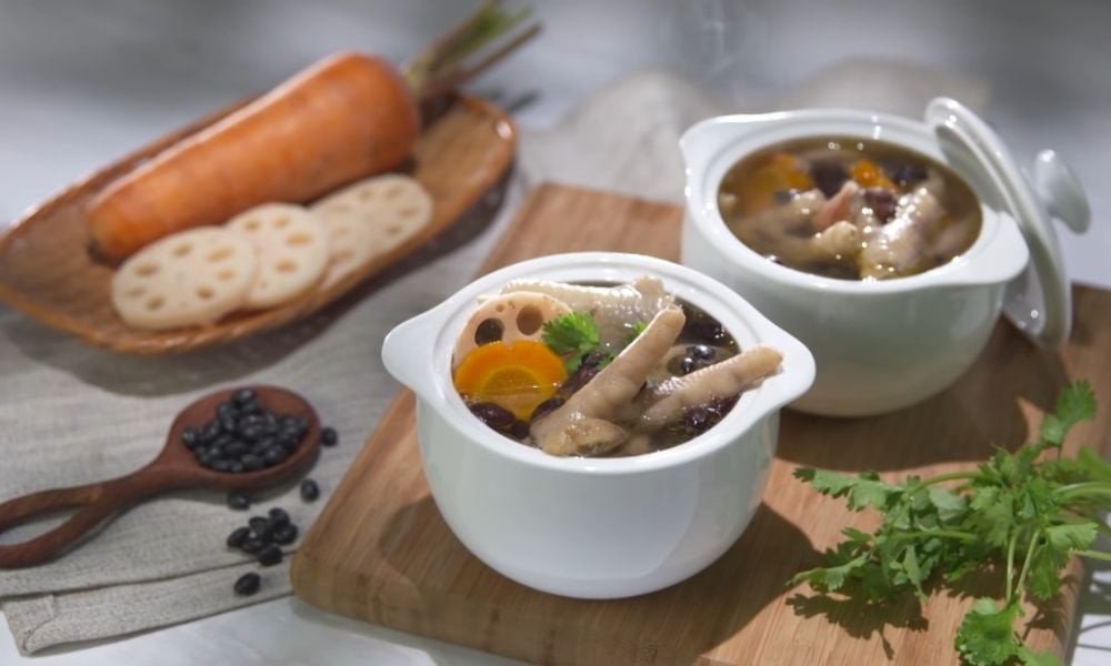 Chân gà hầm đậu đen thanh mát, màu sắc đẹp mắt, bổ dưỡng cho sức khỏe