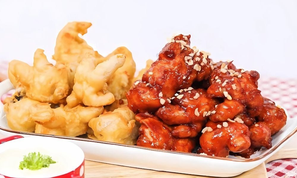 Biến Tấu Hấp Dẫn Cùng Chân Gà Rút Xương Ngon Mê Ly Chân gà rút xương chiên giòn vàng ươm, hấp dẫn, món ăn vặt đãi tiệc