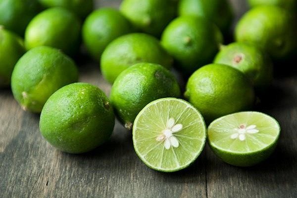 Chanh tươi giúp giảm độ mặn cho các món ăn