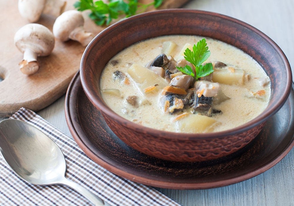 Cháo gà nấm rơm thanh đạm dễ ăn