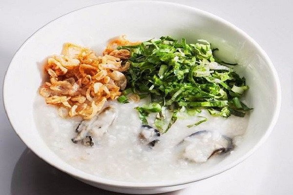 Cháo hàu sữa nấu rau cải xanh tươi cho bé ăn dặm