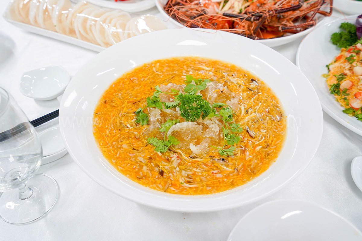 Chế biến súp tổ yến cho thực đơn tiệc cao cấp