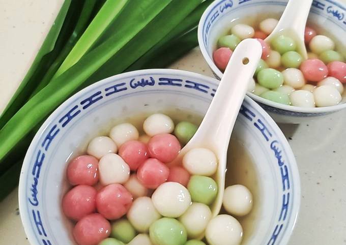 Chè trôi nước nhân đậu xanh được làm từ bột năng