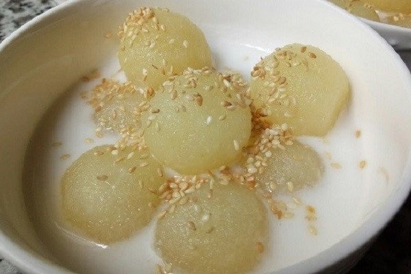 Chén chè khoai mì hấp cốt dừa ngọt bùi