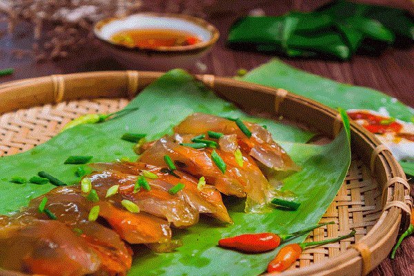 Chén nước chấm bánh tai vạc chua ngọt, cay nhẹ