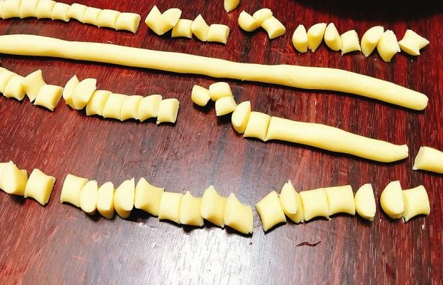 Chia bột bánh nhãn thành viên nhỏ đều