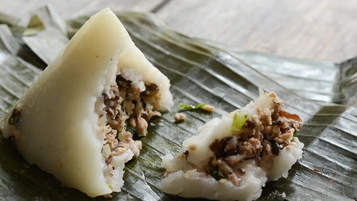 Chiếc bánh giò nóng hổi, nhân thịt đậm đà