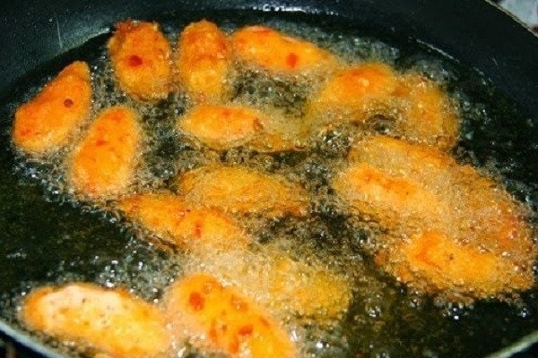 Chiên bánh cay vàng giòn, hấp dẫn