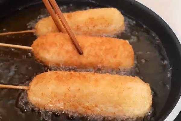 Chiên bánh hot dog phô mai Hàn Quốc