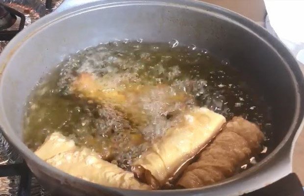 Chiên ngập dầu chả giò tàu hũ ky vàng giòn hấp dẫn