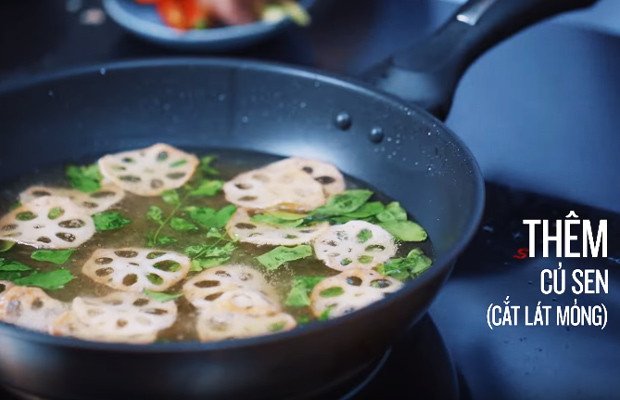 Chiên sơ gia vị thơm lừng cho món cà ri dê kiểu Ấn