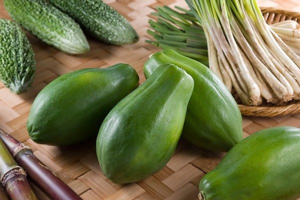 Chọn quả đu đủ xanh tươi ngon cho món canh hầm xương