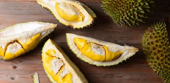 Bí Quyết Làm Sầu Riêng Nướng Nồi Chiên Không Dầu Thơm Ngon Chọn sầu riêng tươi ngon với gai nở to và cuống còn xanh để nướng
