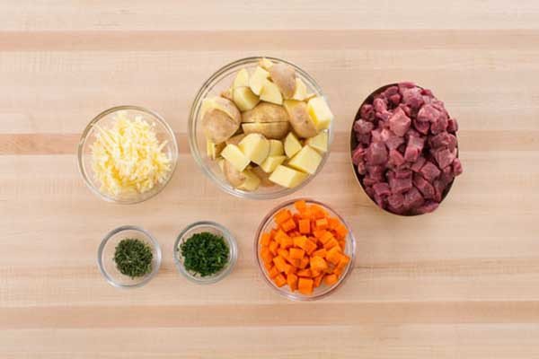 Chuẩn bị các nguyên liệu tươi ngon cho món canh khoai tây thịt bò
