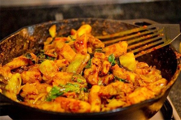 Chuẩn bị nguyên liệu gà xào bắp cải phô mai