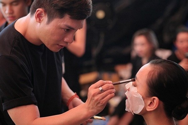 Chuyên gia makeup Nam Trung, biểu tượng thành công của nam giới học trang điểm tại Việt Nam