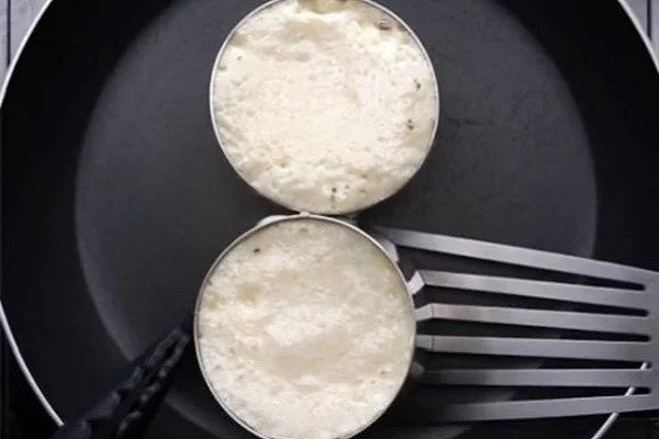 Công thức bánh bông lan làm bằng chảo chống dính thông thường