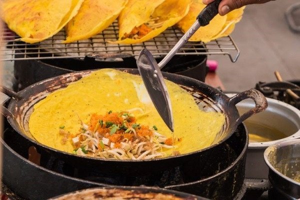 Đảm bảo chảo sạch sẽ giúp bánh xèo không bị dính