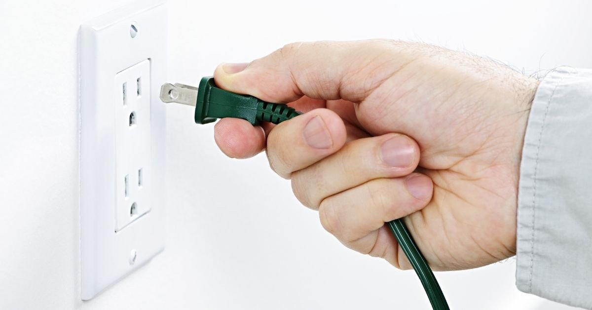 Đảm bảo rút phích cắm điện trước khi vệ sinh nồi chiên không dầu