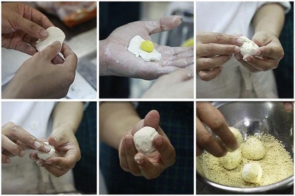 Đang tạo hình bánh rán ngọt với nhân đậu xanh bên trong.