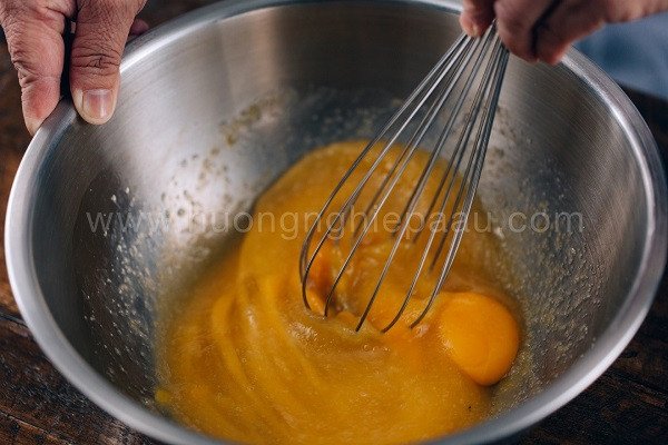 Đánh hỗn hợp trứng đường