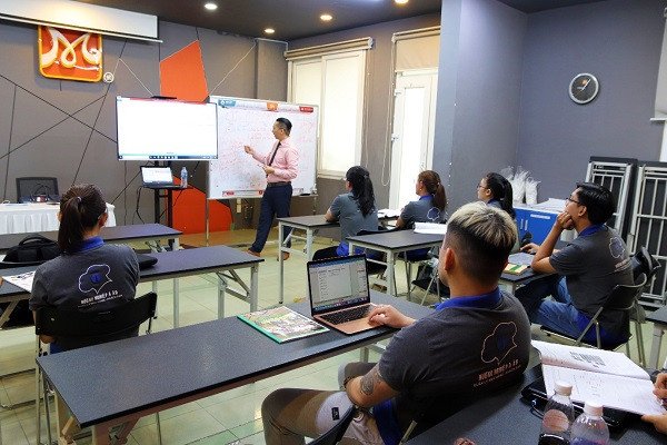 Đào tạo và phát triển đội ngũ nhân sự chuyên nghiệp cho nhà hàng