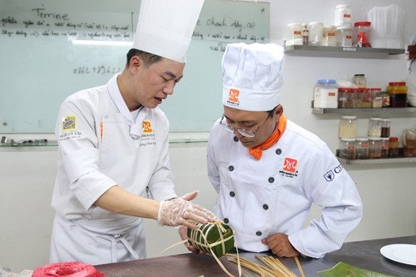 Đầu bếp hướng dẫn làm chả ngon chuẩn vị