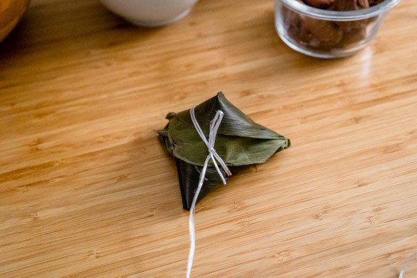 Dây lạt buộc bánh tro chặt đẹp, đảm bảo khi luộc không bị bung