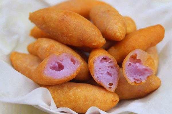 Đĩa bánh khoai mỡ chiên vàng óng, giòn rụm hấp dẫn