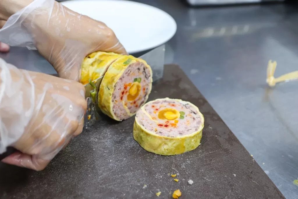 Đĩa chả hoa ngũ sắc thơm ngon đẹp mắt