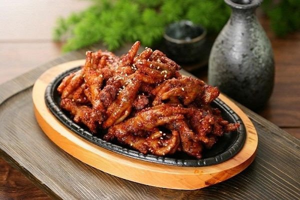 Đĩa chân gà xào sả ớt đậm đà hương vị