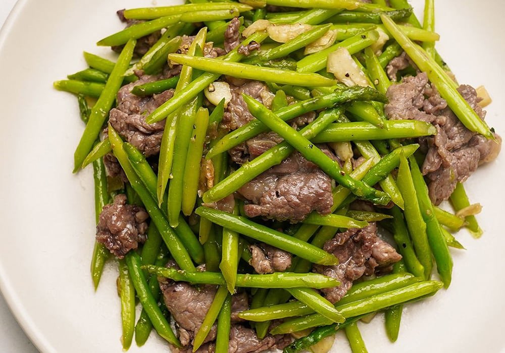 Đĩa măng tây xào thịt bò xanh tươi, bổ dưỡng