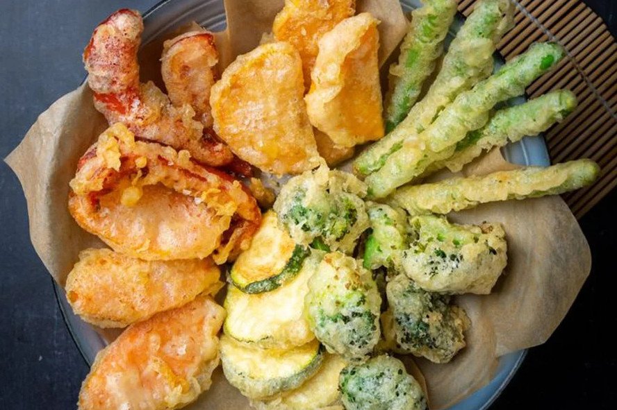 Đĩa rau củ chiên giòn chay sử dụng bột chiên giòn