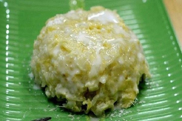 Khám Phá Cách Nấu Xôi Sầu Riêng Thơm Ngon, Đậm Vị Tại Nhà Đĩa xôi sầu riêng kiểu Thái thơm béo, dẻo ngọt với nước cốt dừa và miếng sầu riêng tươi