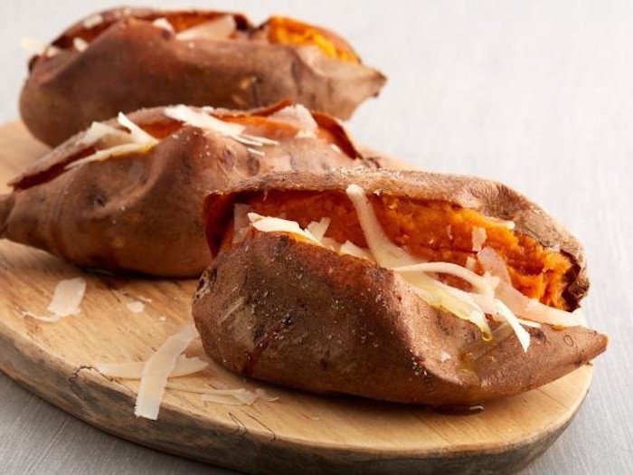 Điều chỉnh công suất phù hợp để nướng khoai lang thơm ngon