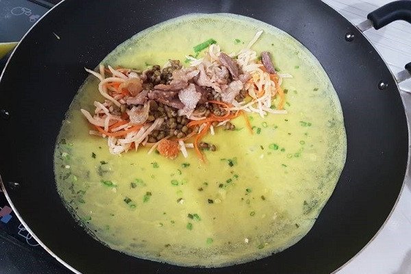 Đổ bánh xèo thịt vịt
