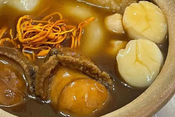 Đông trùng hạ thảo có thể kết hợp khi nấu súp bào ngư