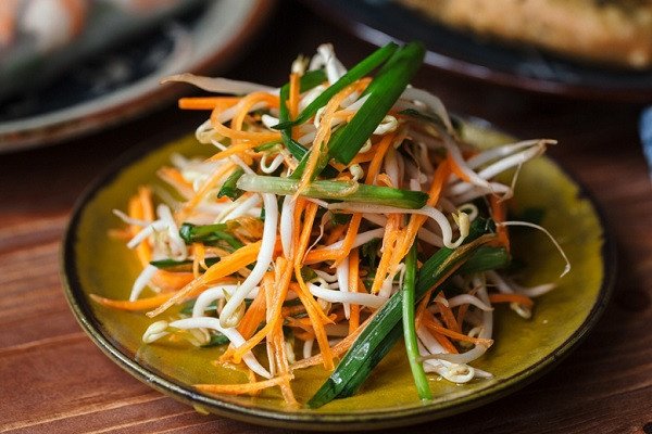 Dưa giá muối chua thanh mát, món chay ngày Tết truyền thống