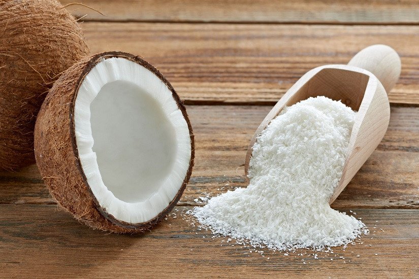 Dừa nạo sợi tươi chuẩn bị làm bánh dừa nướng