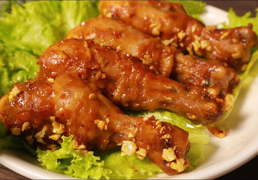 Đùi gà chiên nước mắm vàng óng, thấm đẫm sốt đậm đà