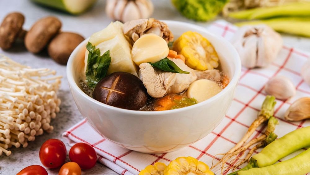 Gà hầm nấm các loại, món ăn thanh đạm và giàu vitamin.