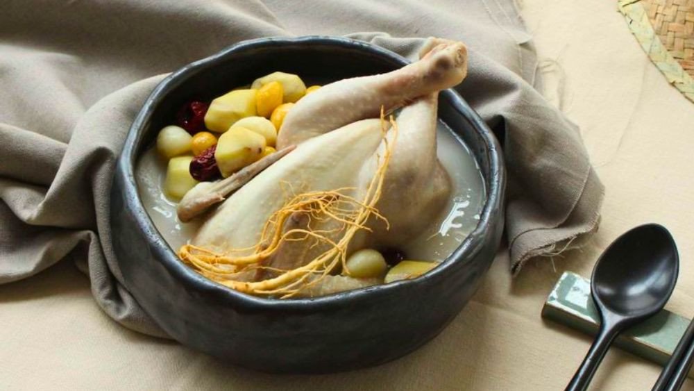 Gà hầm sâm tươi cao cấp, món ăn bồi bổ sức khỏe và tăng cường sinh lực.