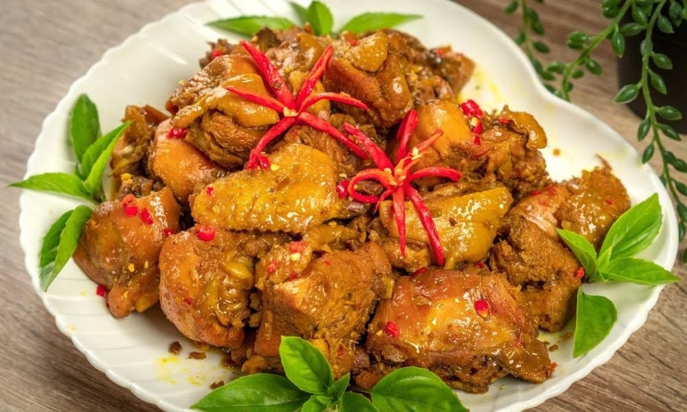 Gà kho sả ớt đậm đà hương vị truyền thống