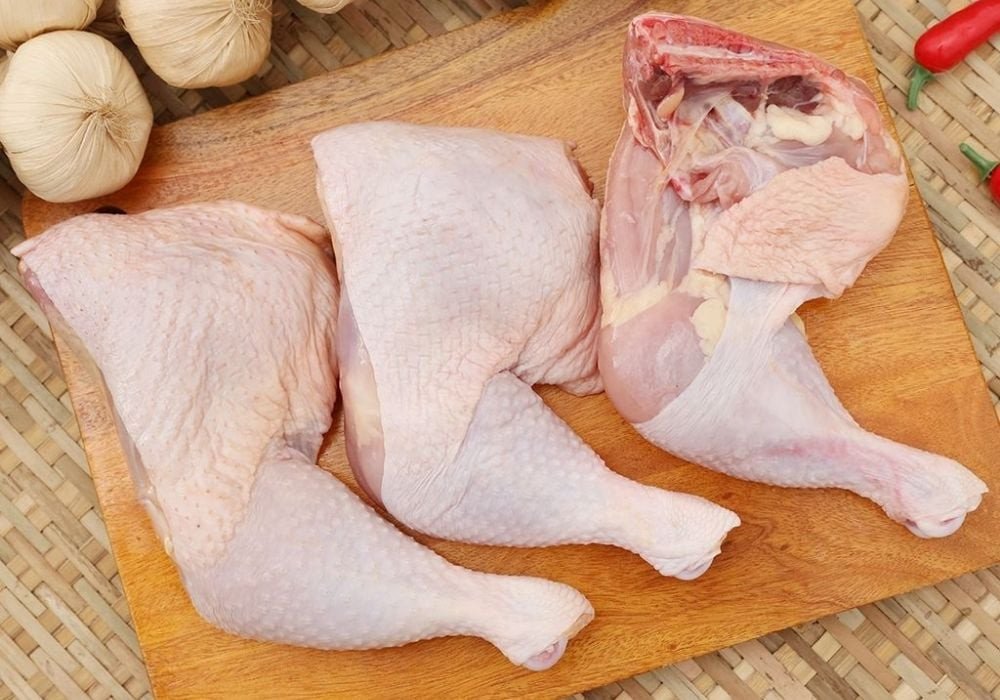Gà thả vườn (gà ta) với thịt chắc và ngọt tự nhiên là lựa chọn tốt nhất