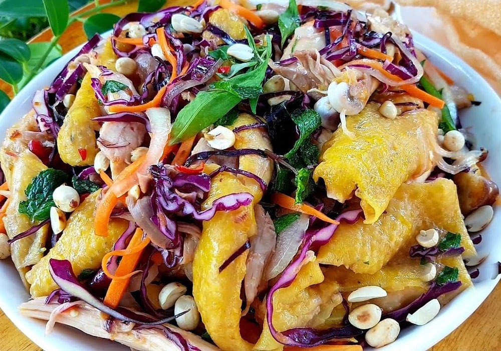 Gỏi gà bắp cải giòn ngon thanh mát cho bữa ăn gia đình