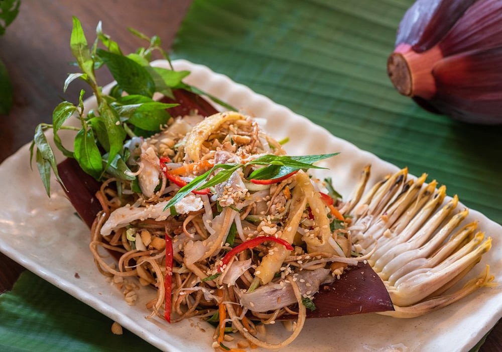 Gỏi gà bắp chuối thanh đạm hòa quyện vị quê