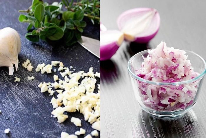 Hành tím và tỏi băm nhuyễn chuẩn bị ướp thịt nướng mật ong