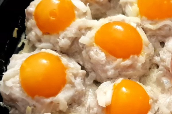 Hấp chín xíu mại trứng muối giữ trọn hương vị