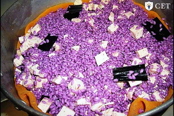 Hấp xôi khoai môn trong xửng